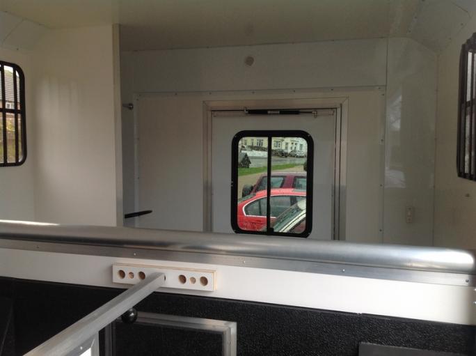 unique horseboxes vauxhall movano two horse