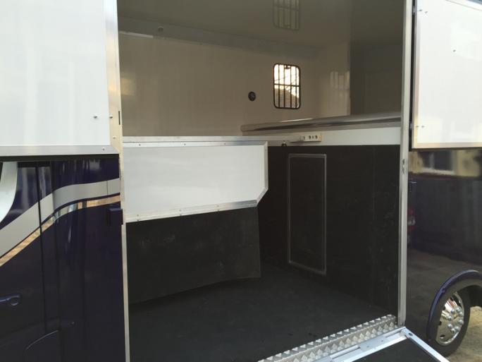 unique horseboxes 3.5 ton duo two horse rear facing