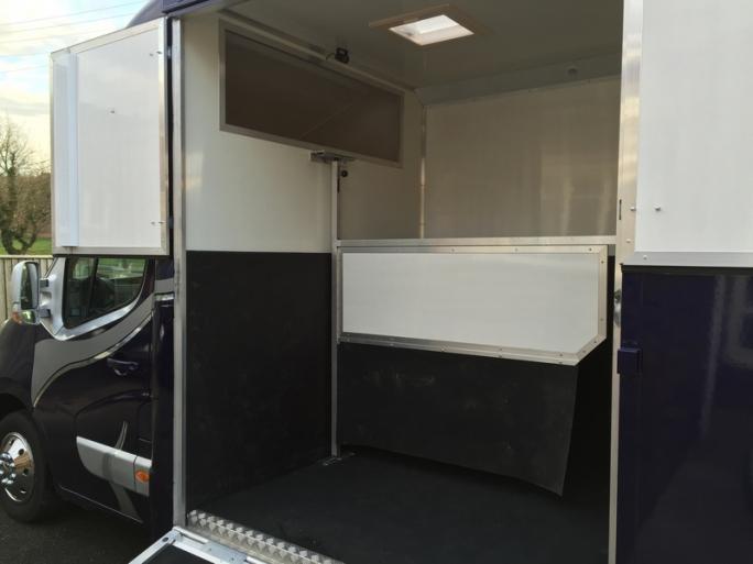 unique horseboxes 3.5 ton duo two horse rear facing